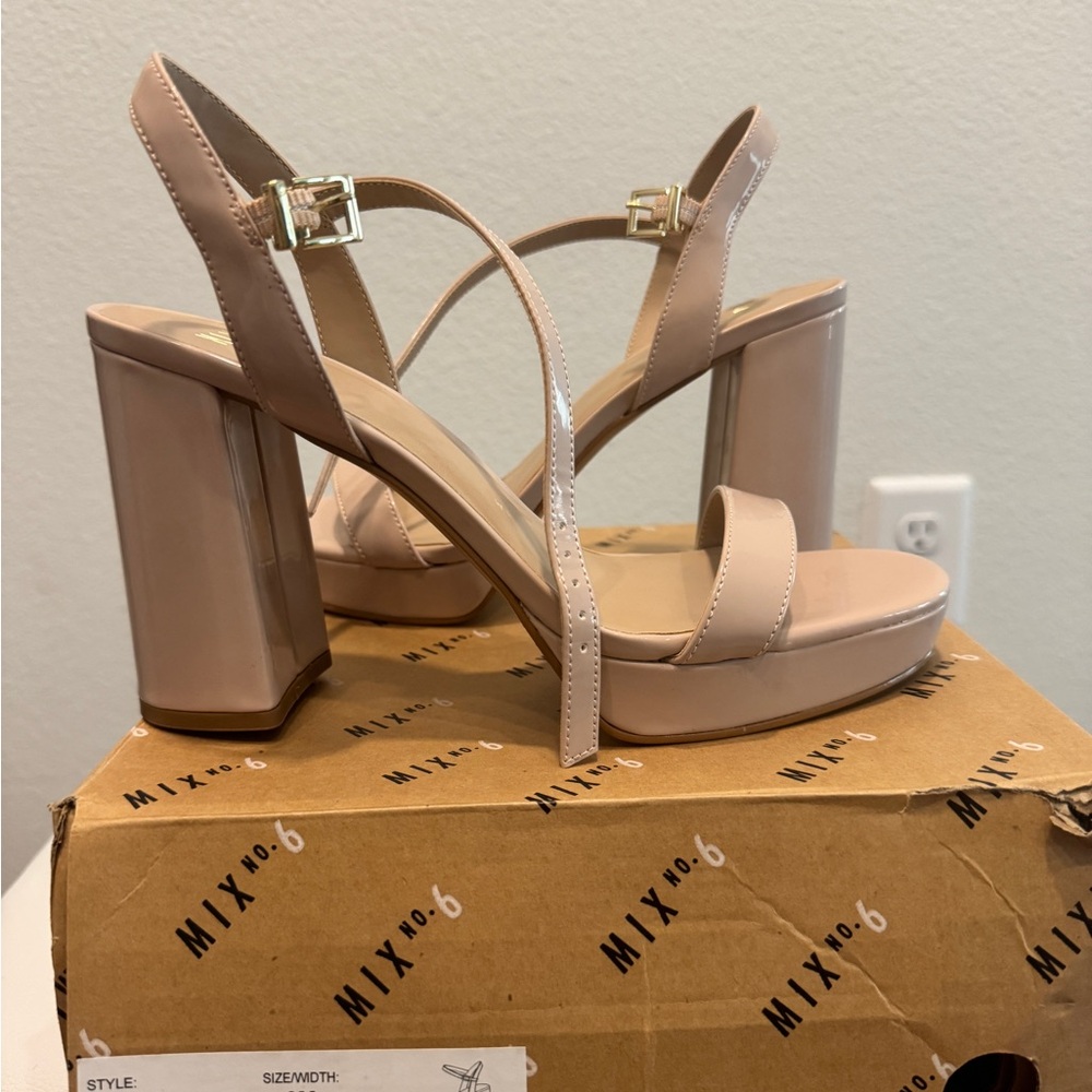 NWT Nude Platform Heels Size 9